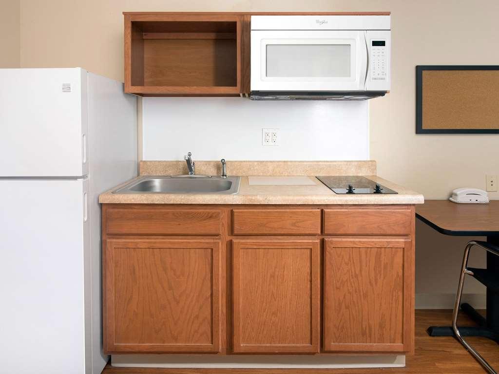 Extended Stay America Select Suites - Wichita - South Szoba fotó
