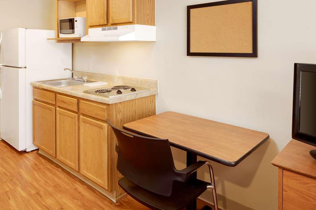 Extended Stay America Select Suites - Wichita - South Szoba fotó